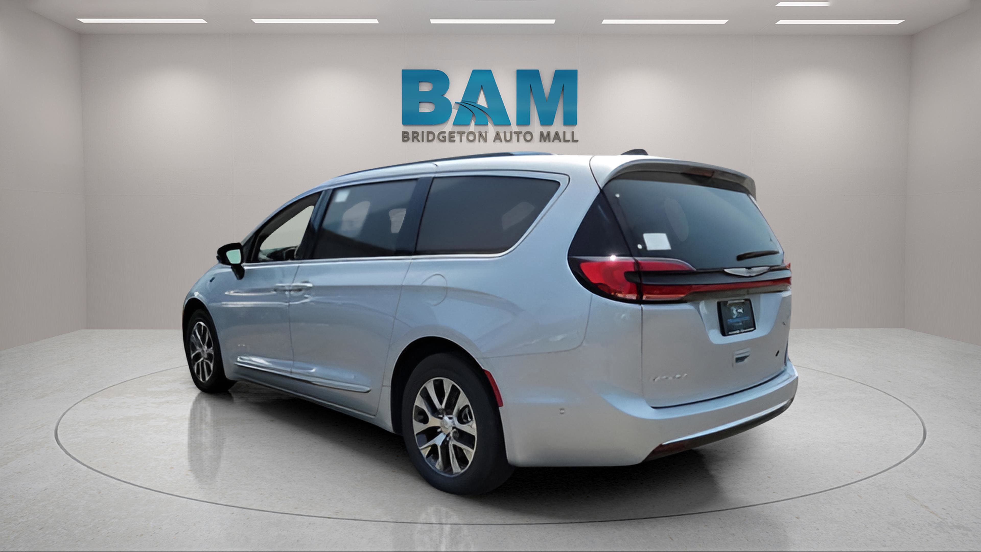 New 2023 Chrysler Pacifica Pinnacle image 3