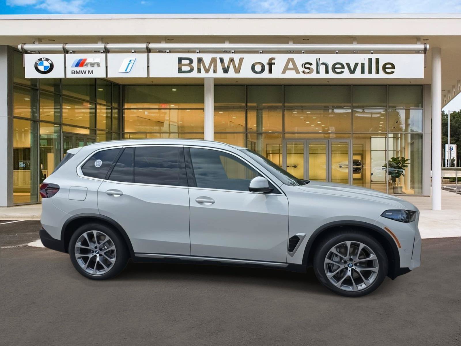 Used 2026 BMW X5 xDrive50e AWD/4WD image 1