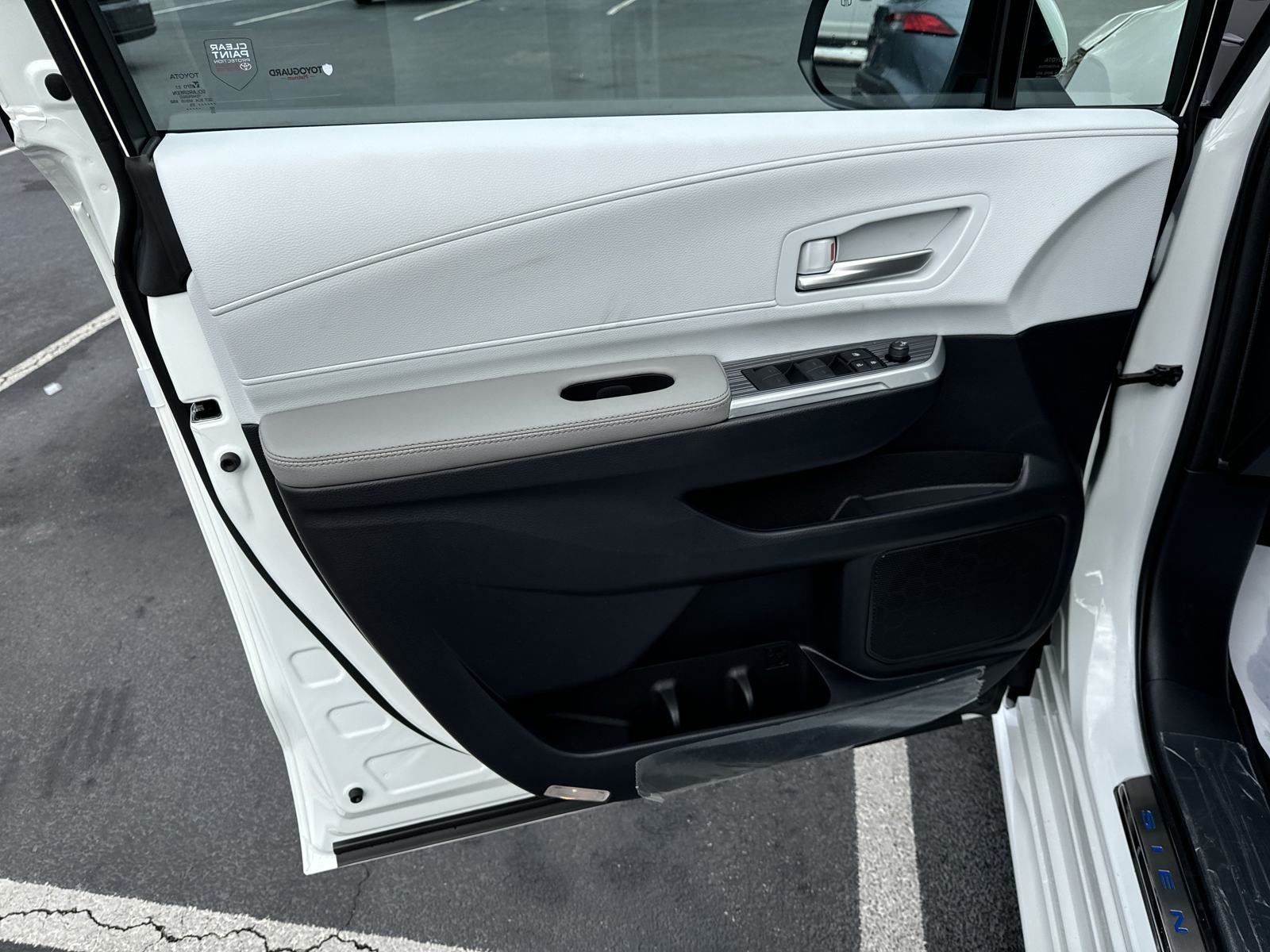 New 2025 Toyota Sienna XLE FWD image 23