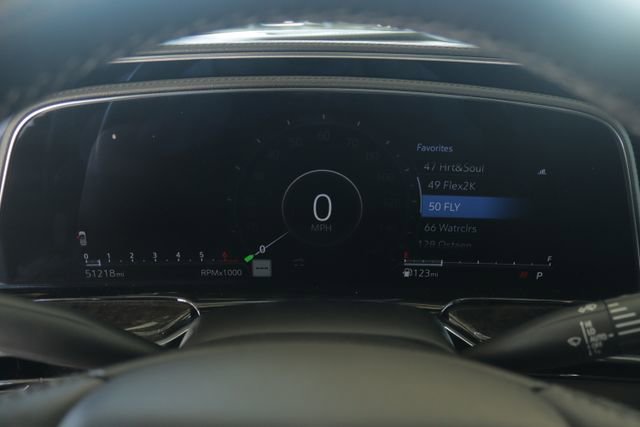 Certified 2022 Cadillac Escalade ESV Premium Luxury image 16