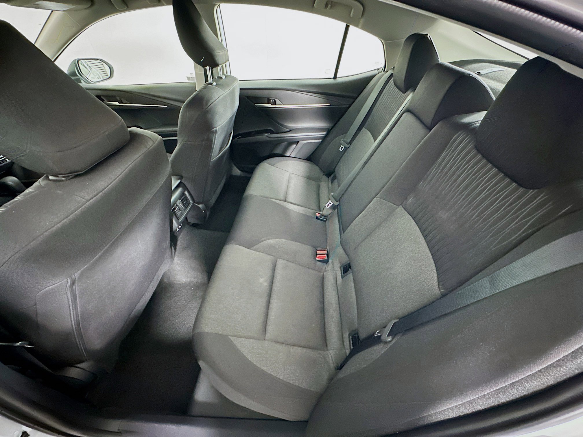 Used 2025 Toyota Camry LE image 28