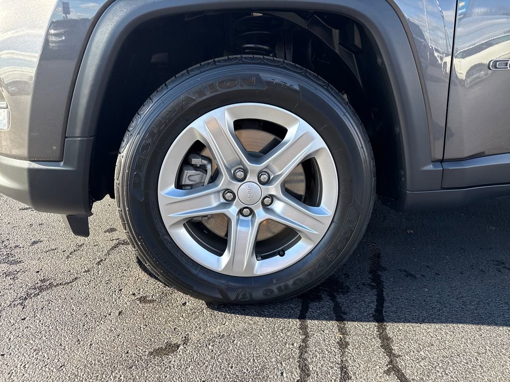 Used 2023 Jeep Compass Latitude image 30