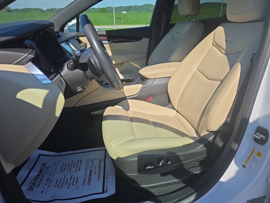 Used 2018 Cadillac XT5 Luxury w/ Driver Awareness Package AWD/4WD image 11