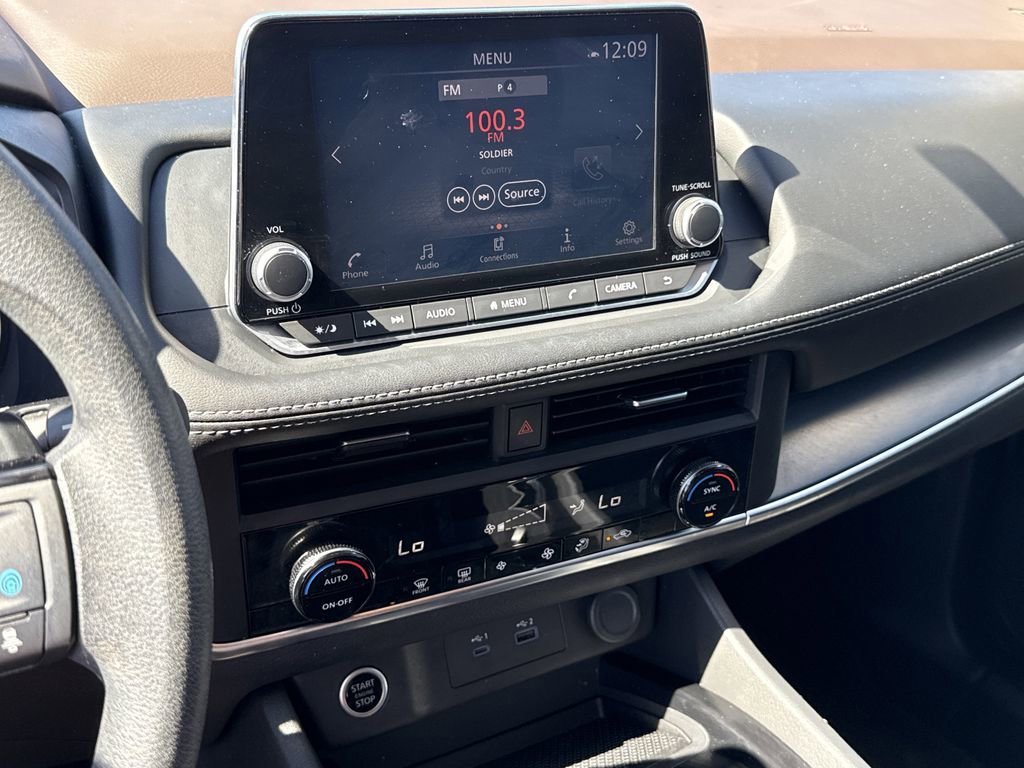 Used 2023 Nissan Rogue SV image 17