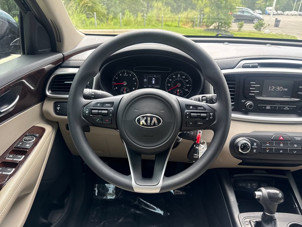 Used 2017 Kia Sorento FWD image 19