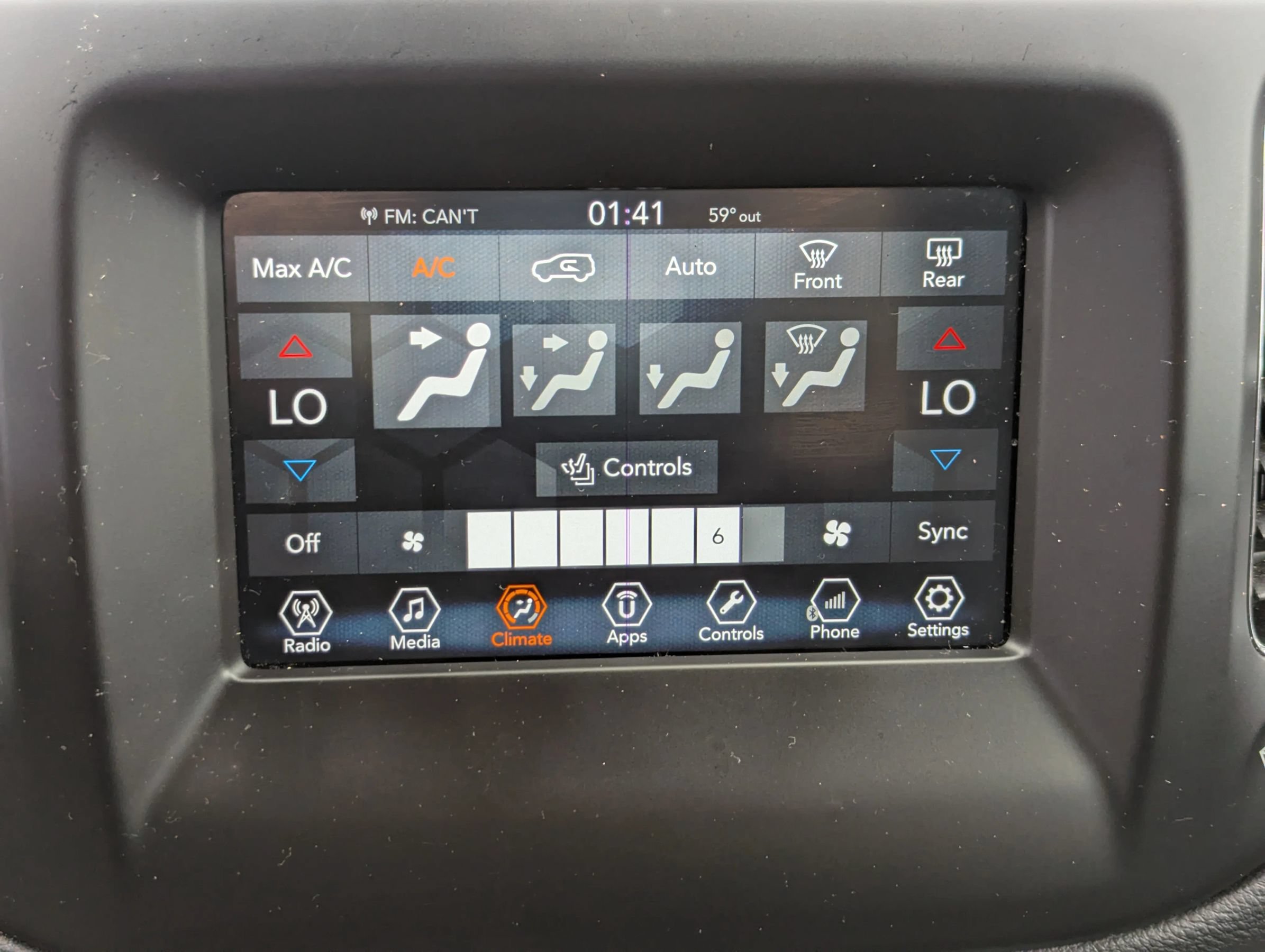 Used 2018 Jeep Compass Latitude w/ Popular Equipment Group AWD/4WD image 3
