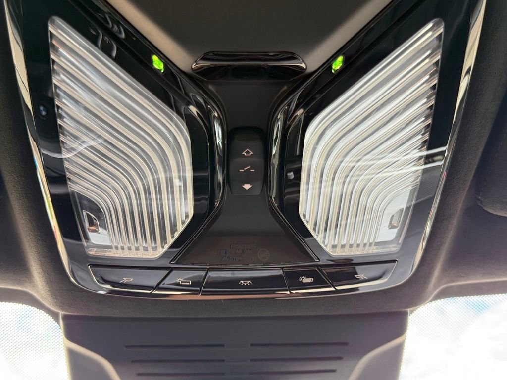 Used 2024 BMW X7 M60i w/ Executive Package image 29