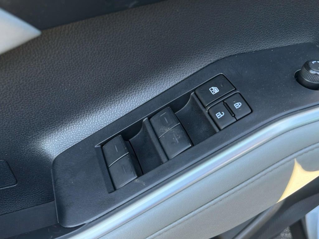 Used 2024 Toyota Highlander XLE FWD image 26
