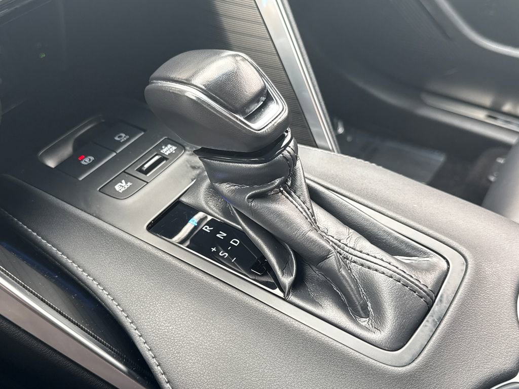 Used 2024 Toyota Venza XLE AWD/4WD image 25