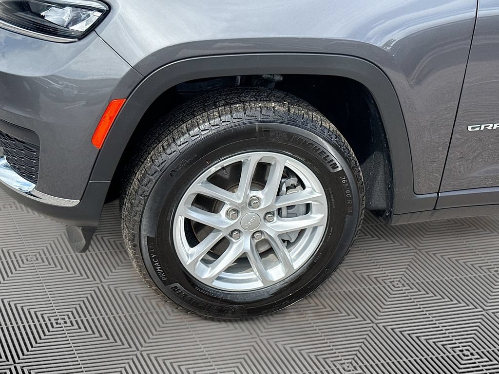 Used 2025 Jeep Grand Cherokee L Laredo RWD image 36