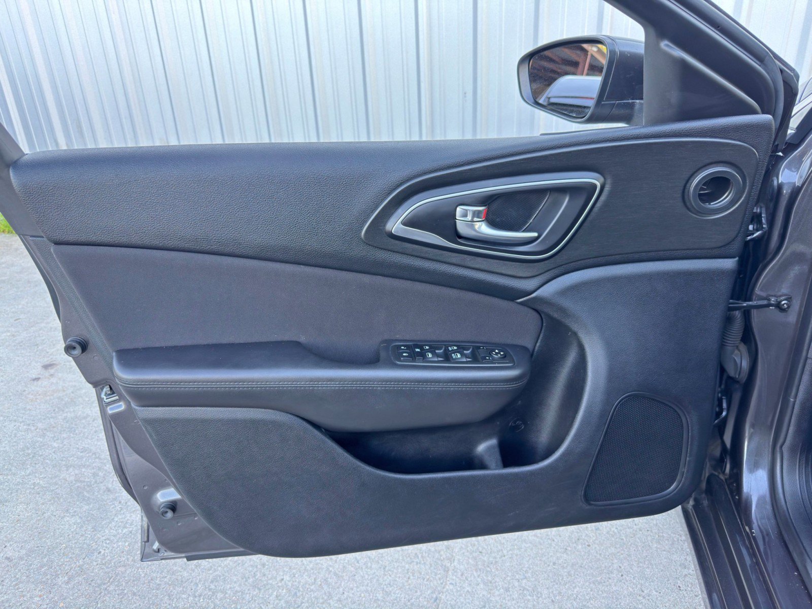 Used 2015 Chrysler 200 Limited w/ Convenience Group image 34