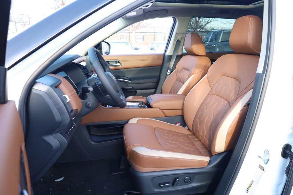 New 2026 Nissan Pathfinder Platinum image 21