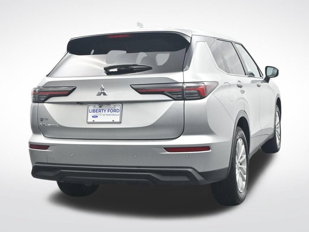 Used 2025 Mitsubishi Outlander ES AWD/4WD image 7