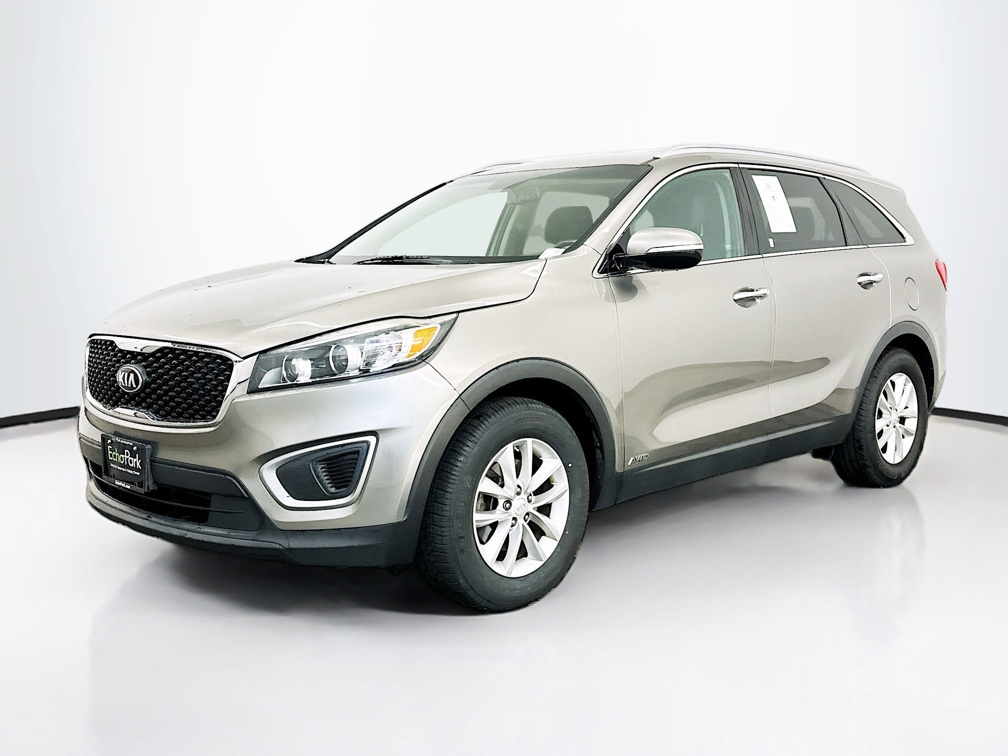 Used 2017 Kia Sorento LX w/ LX Convenience Package image 3
