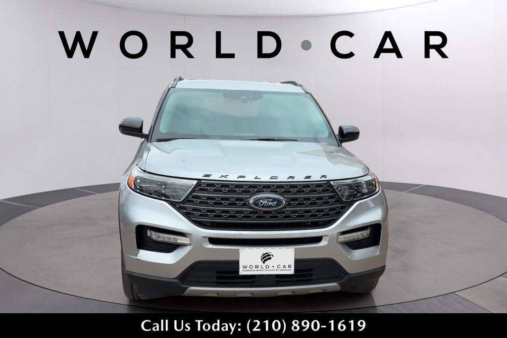 Used 2022 Ford Explorer XLT w/ Equipment Group 202A image 8