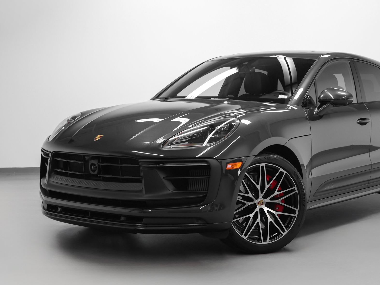 Certified 2024 Porsche Macan GTS w/ Premium Plus Package AWD/4WD image 7