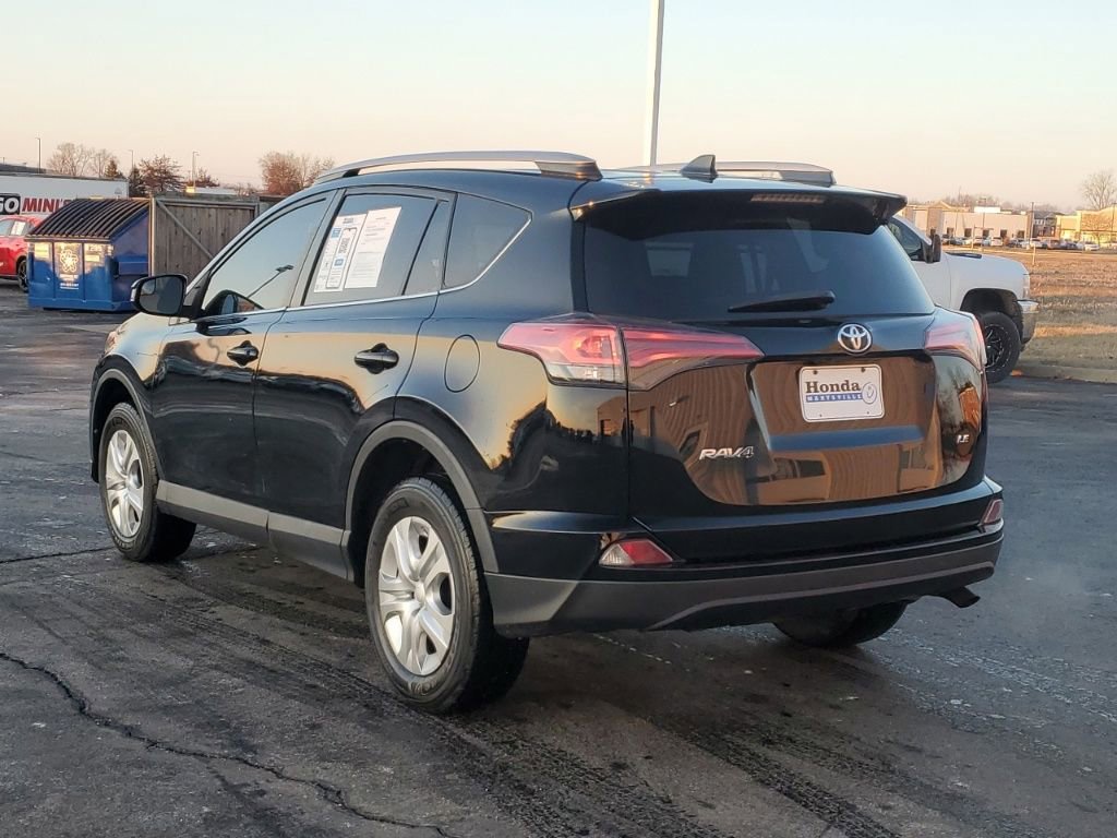 Used 2018 Toyota RAV4 LE image 5