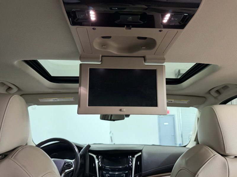 Used 2020 Cadillac Escalade Premium Luxury AWD/4WD image 25