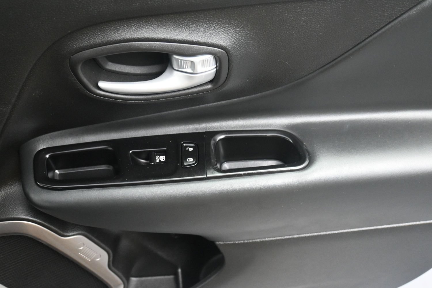 Used 2023 Jeep Renegade Latitude AWD/4WD image 23