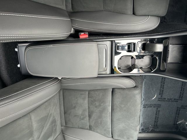 Certified 2025 Volvo XC40 B5 Plus image 24