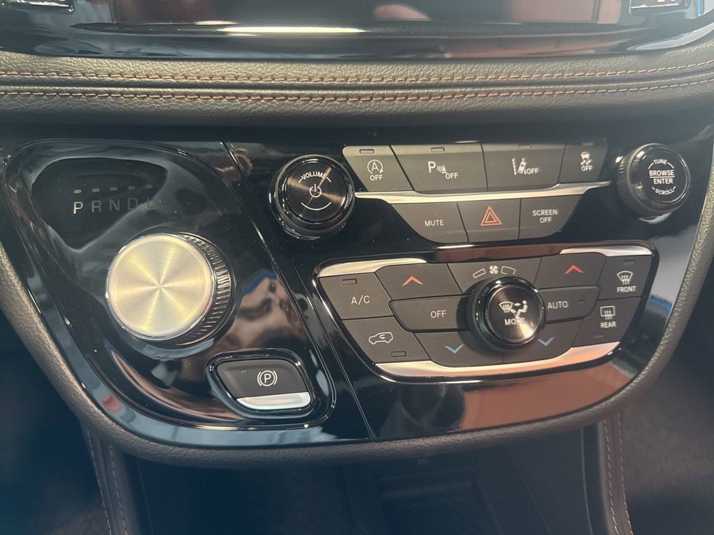 New 2026 Chrysler Pacifica Pinnacle image 25