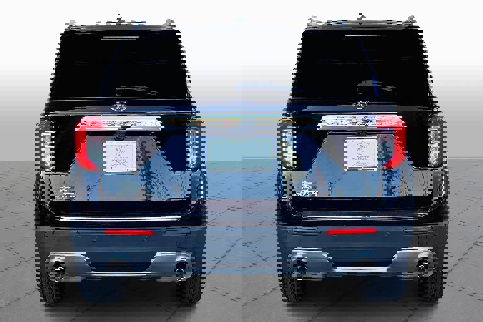 Used 2022 Ford Explorer Limited w/ Equipment Group 301A image 4