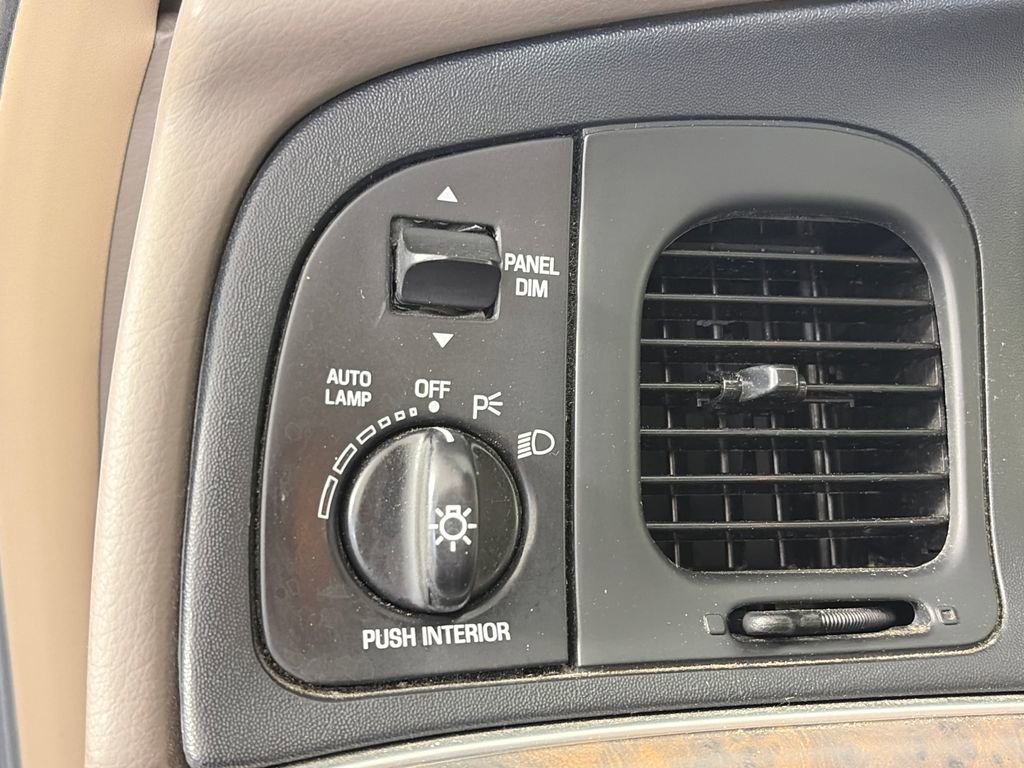 Used 1999 Ford Crown Victoria RWD image 21