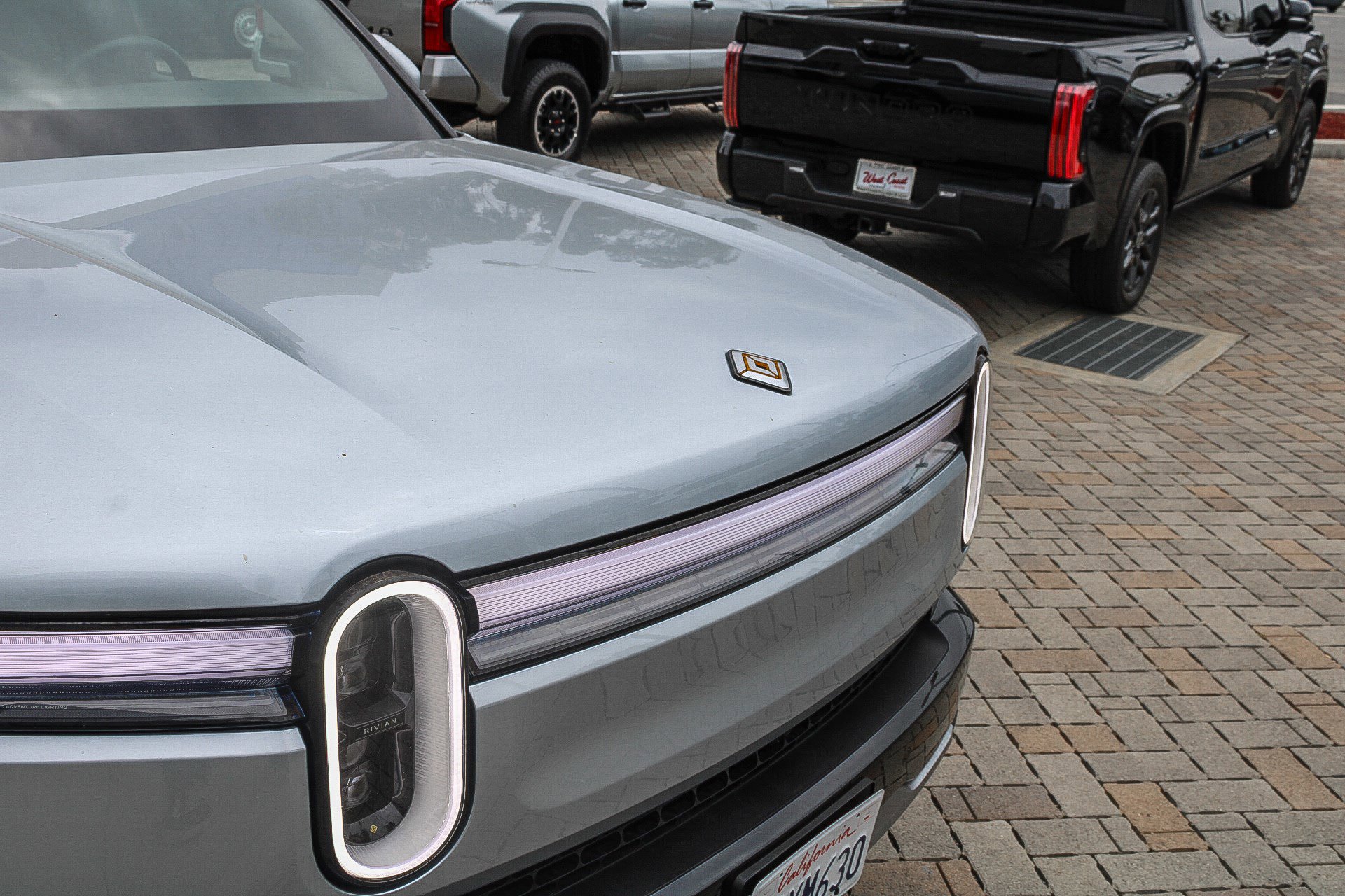 Used 2025 Rivian R1S Adventure AWD/4WD image 6