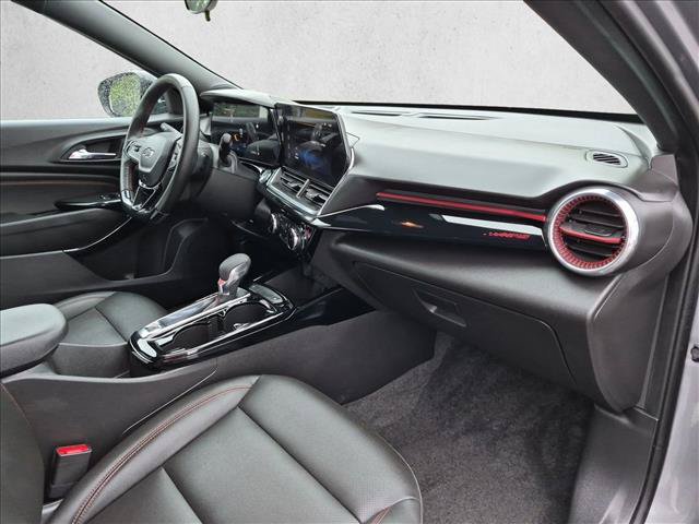 Used 2025 Chevrolet Trax RS w/ Driver Confidence Package FWD image 21