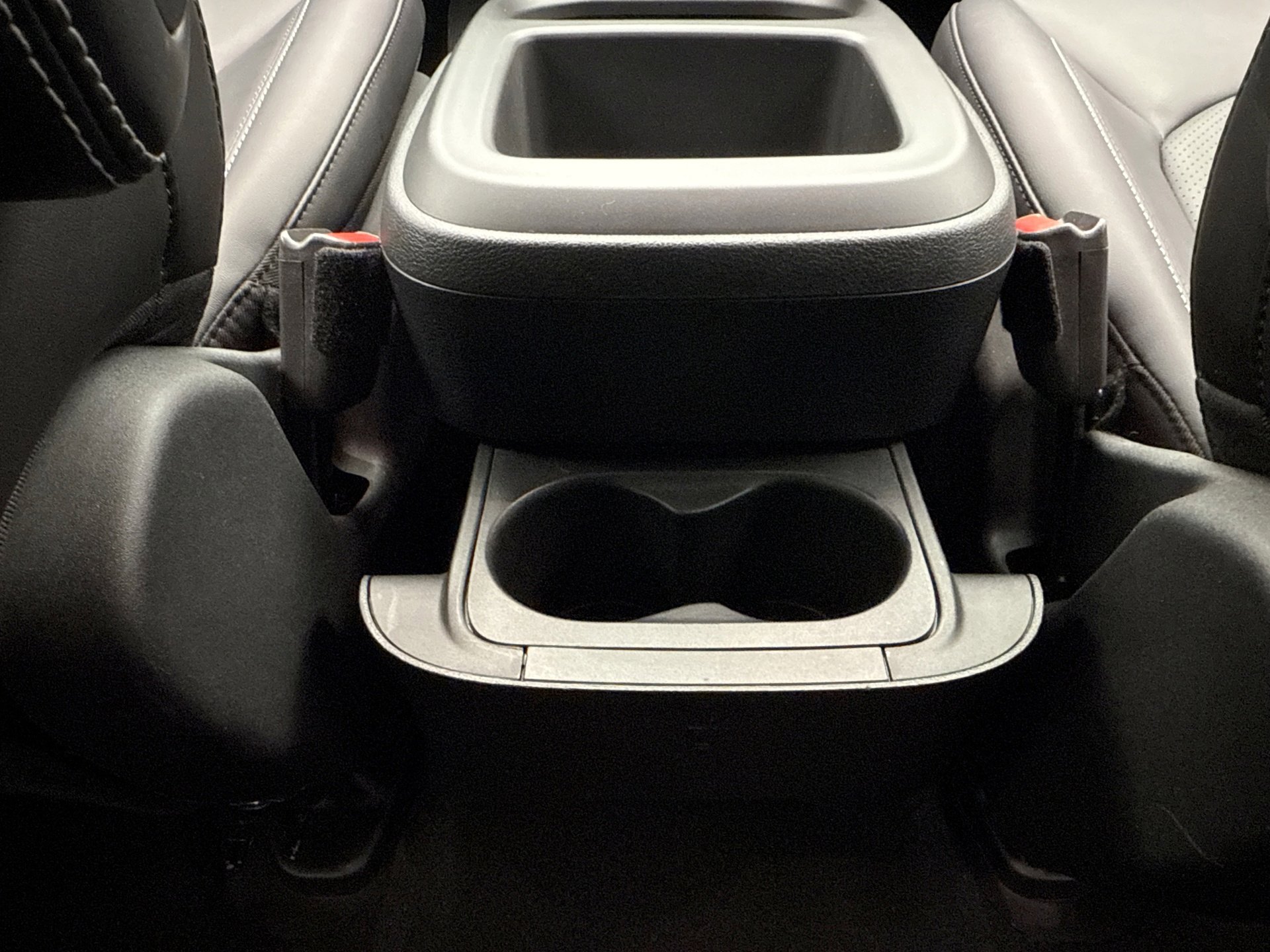 Used 2025 Chrysler Pacifica Select image 18