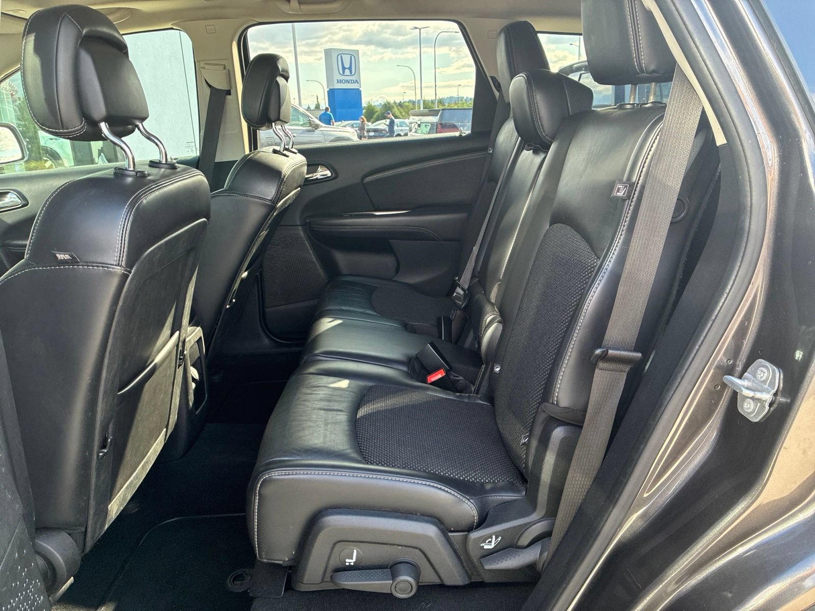 Used 2018 Dodge Journey Crossroad w/ Nav & Sun Group FWD image 12