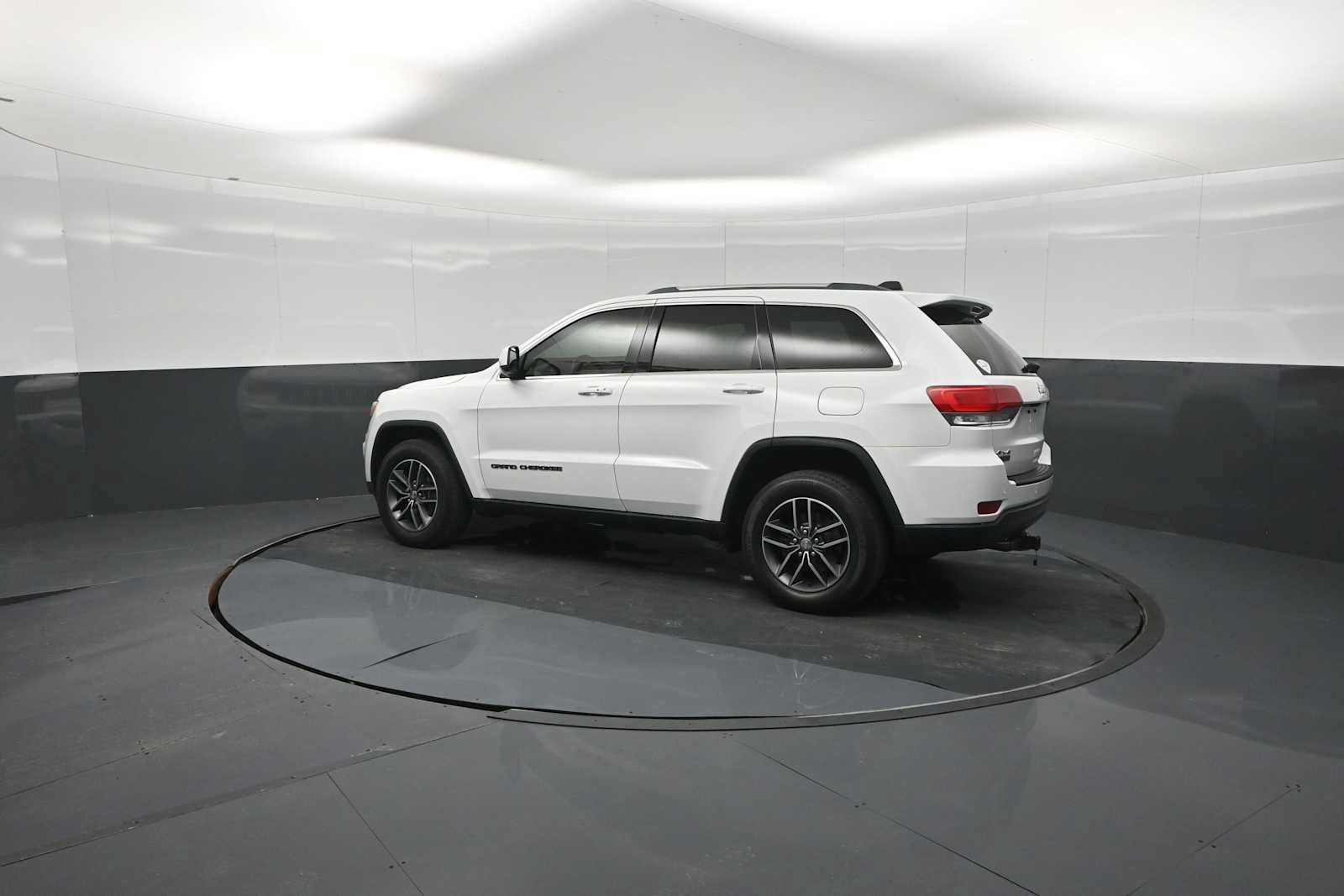 Used 2018 Jeep Grand Cherokee Laredo AWD/4WD image 84