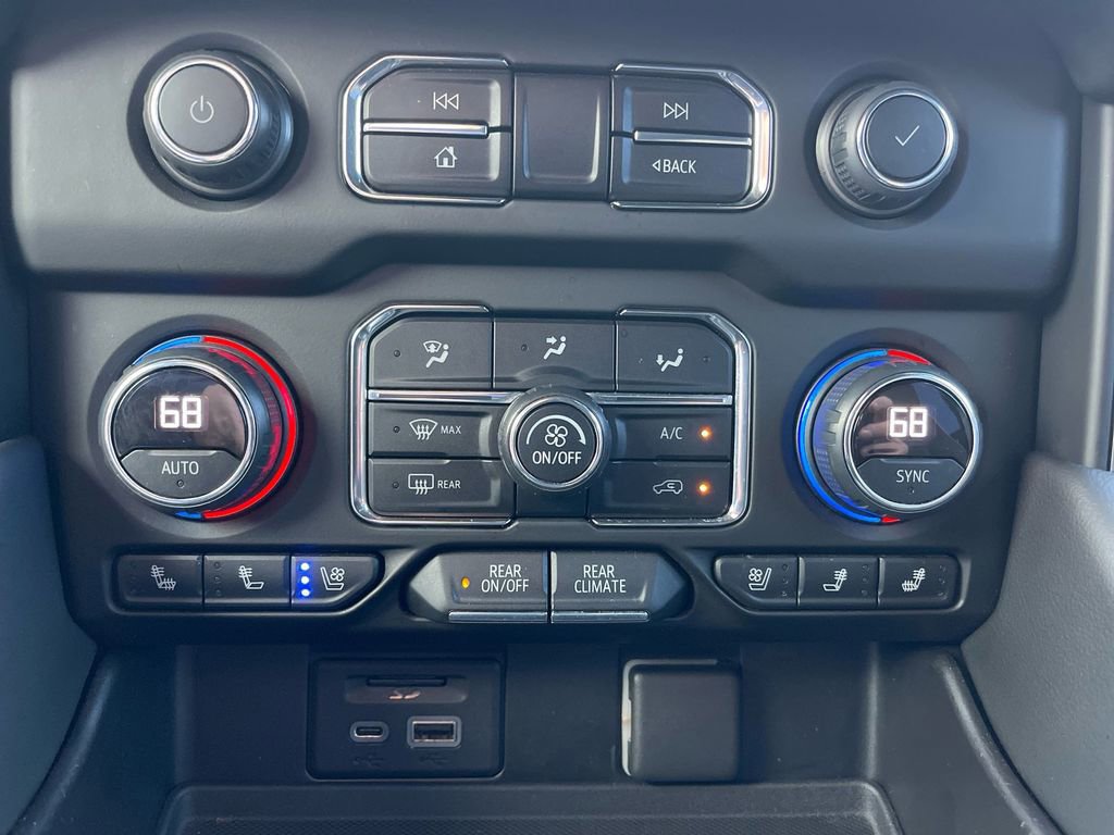 Used 2021 Chevrolet Suburban Premier w/ Premium Package image 21