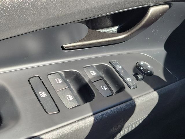 Certified 2025 Hyundai Elantra Sport image 17