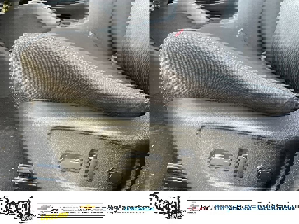 Used 2017 Nissan Rogue SV image 19