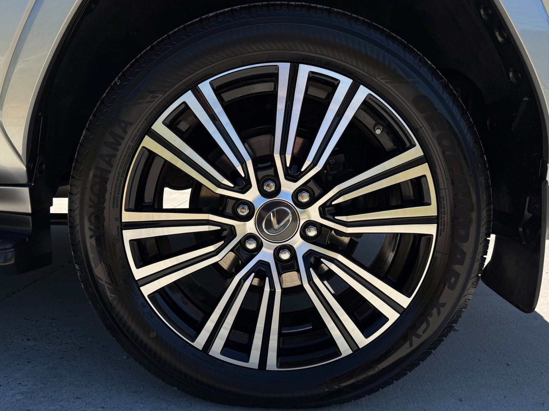 Used 2023 Lexus LX 600 4WD w/ Luxury Package image 47
