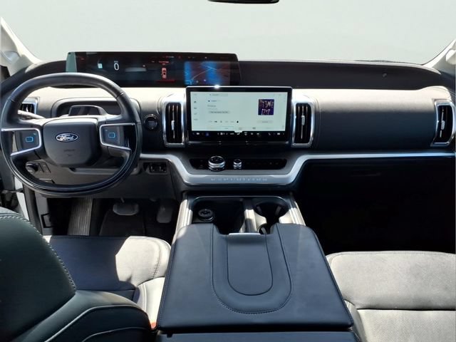 Used 2025 Ford Expedition Max Platinum AWD/4WD image 12