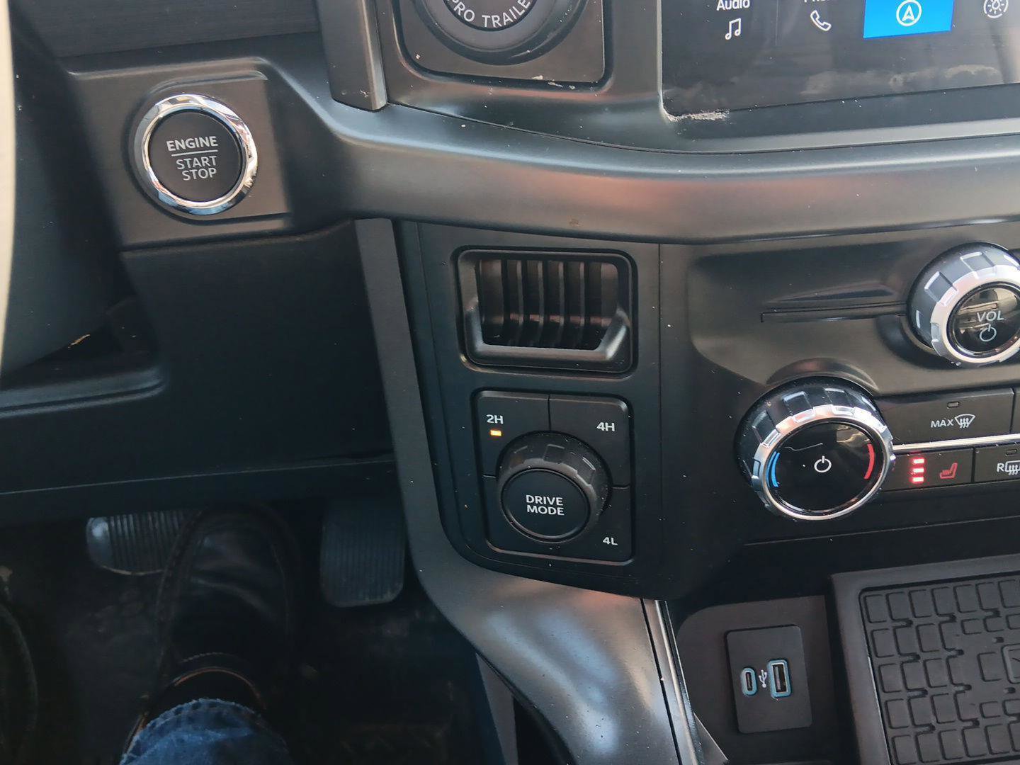 Used 2024 Ford F150 XLT w/ Equipment Group 302A MID image 17