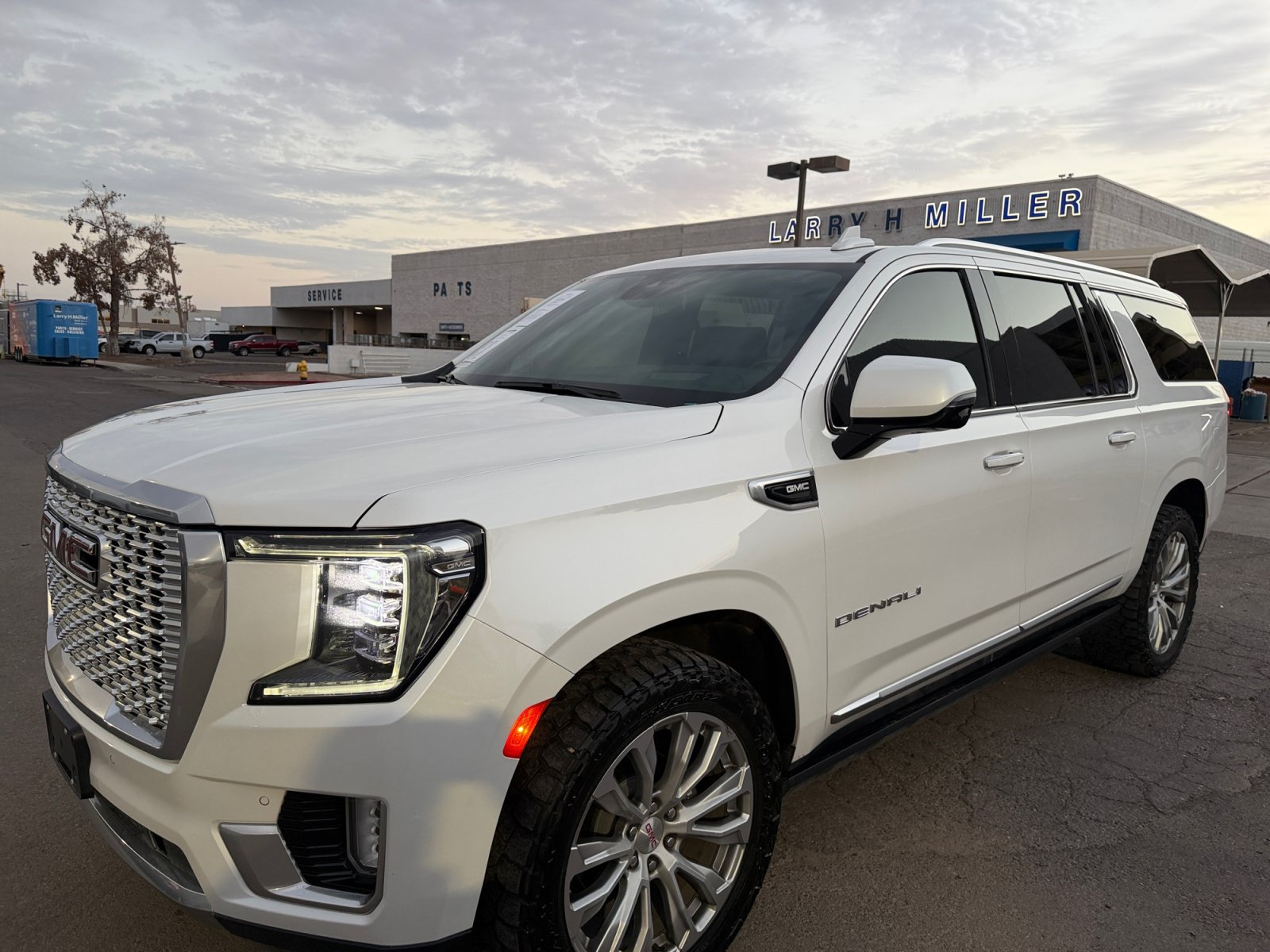 Used 2023 GMC Yukon XL Denali AWD/4WD image 10