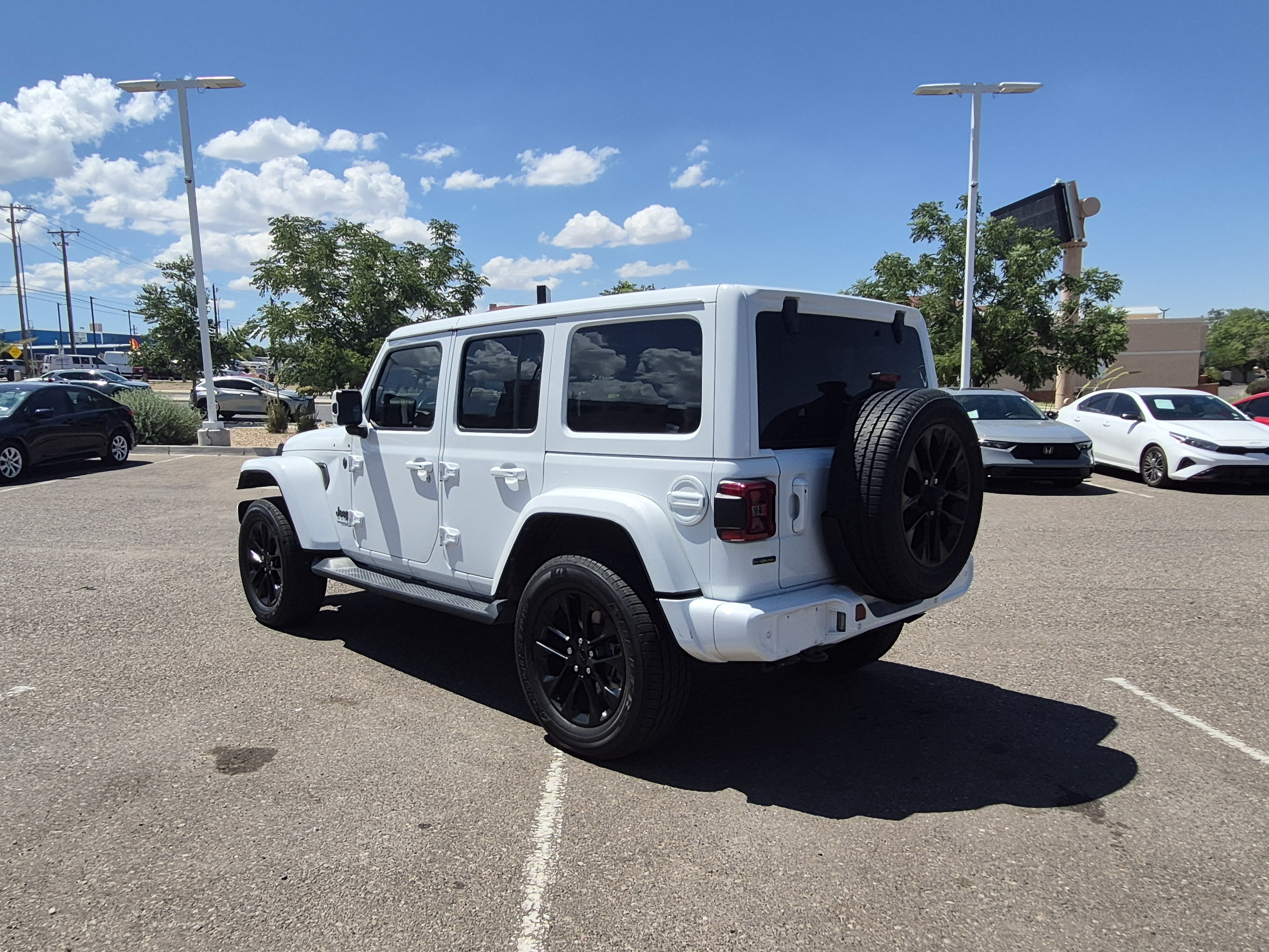 Used 2021 Jeep Wrangler Unlimited Sahara AWD/4WD image 3