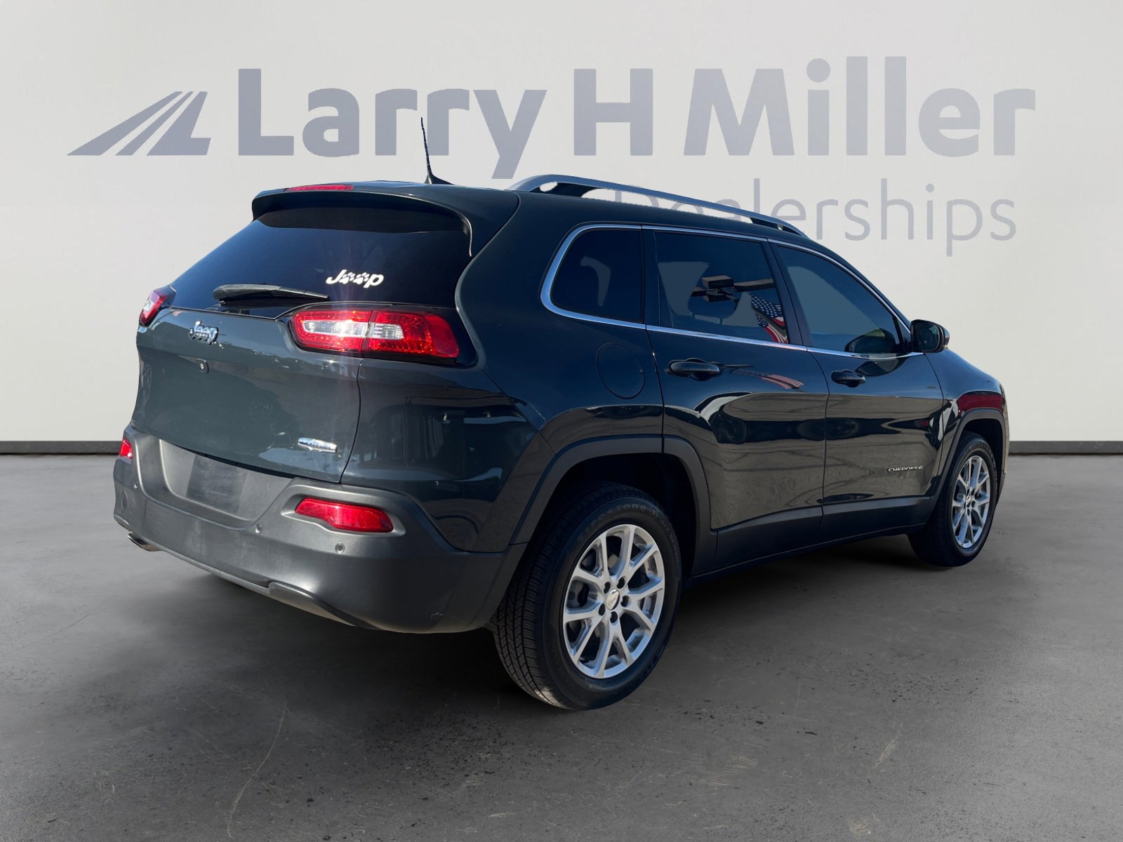 Used 2018 Jeep Cherokee Latitude Plus image 5