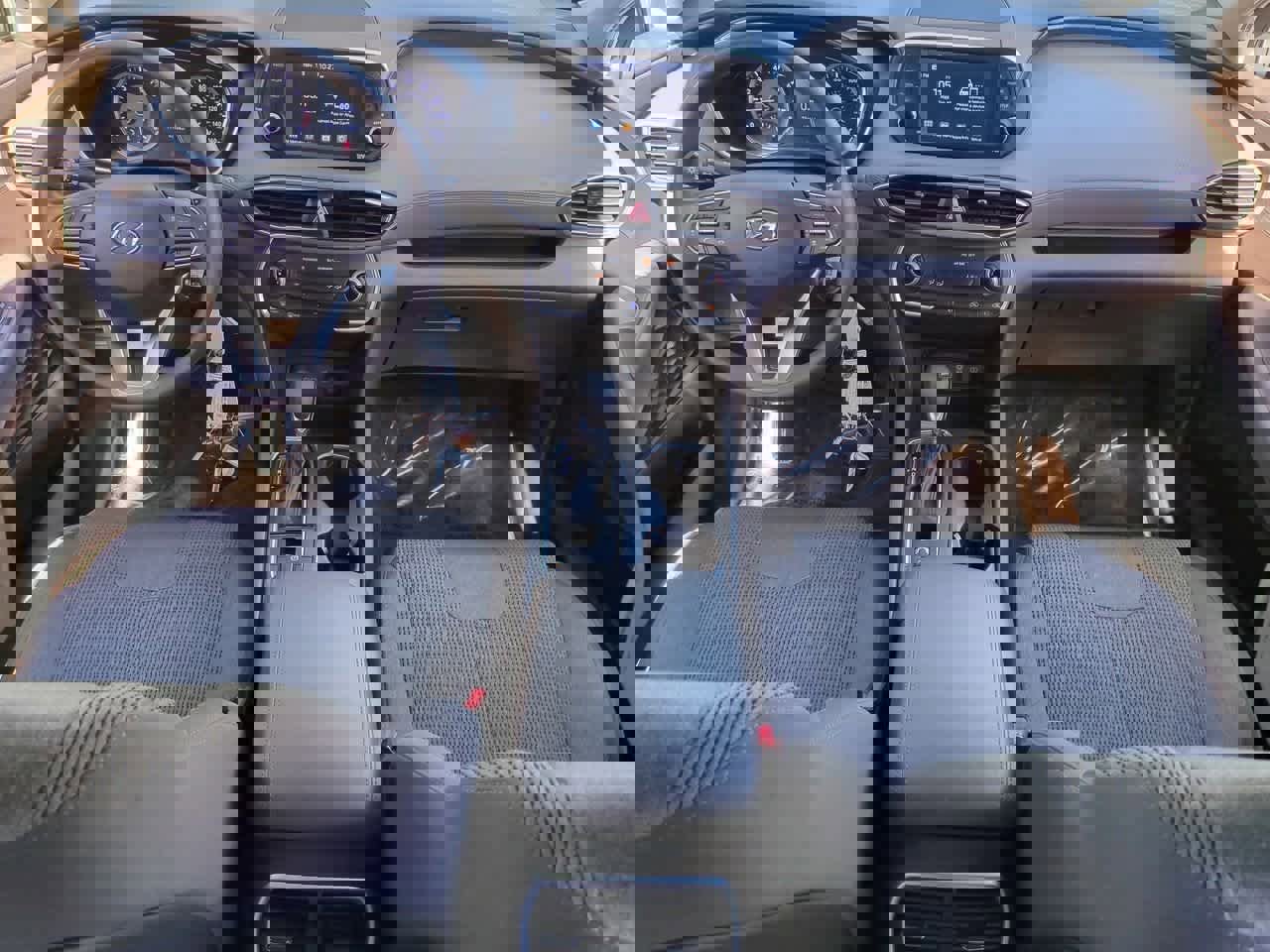 Used 2020 Hyundai Santa Fe SE image 16