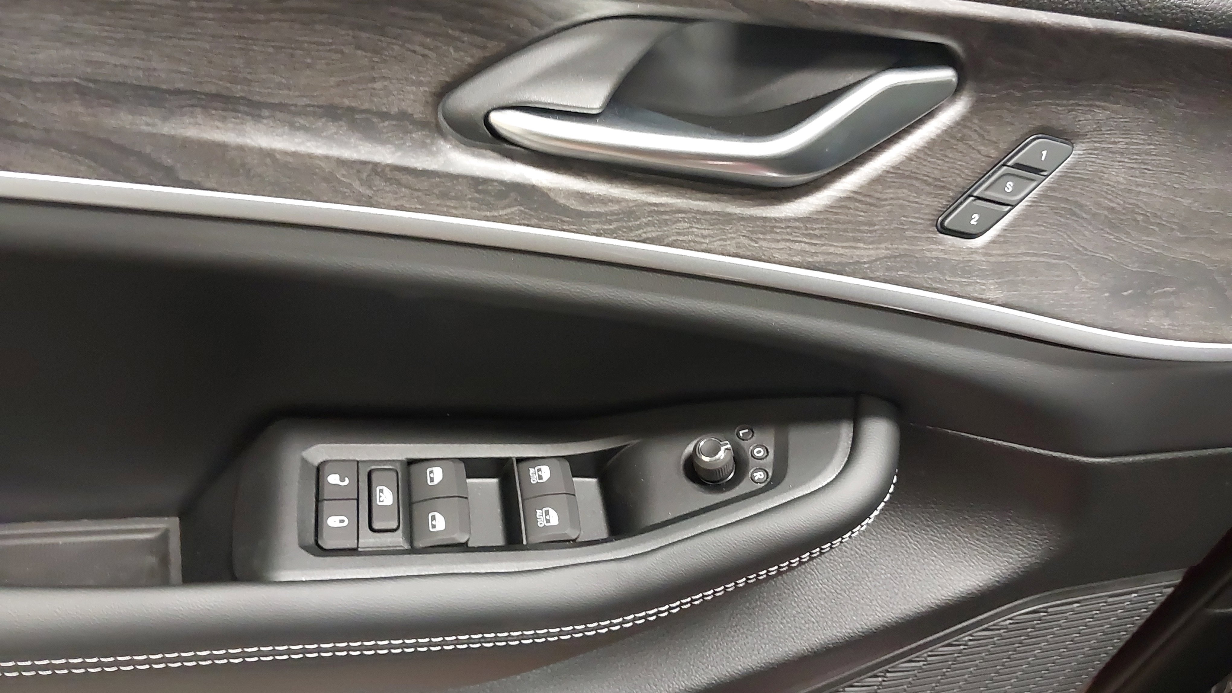 New 2025 Jeep Grand Cherokee L Limited image 25