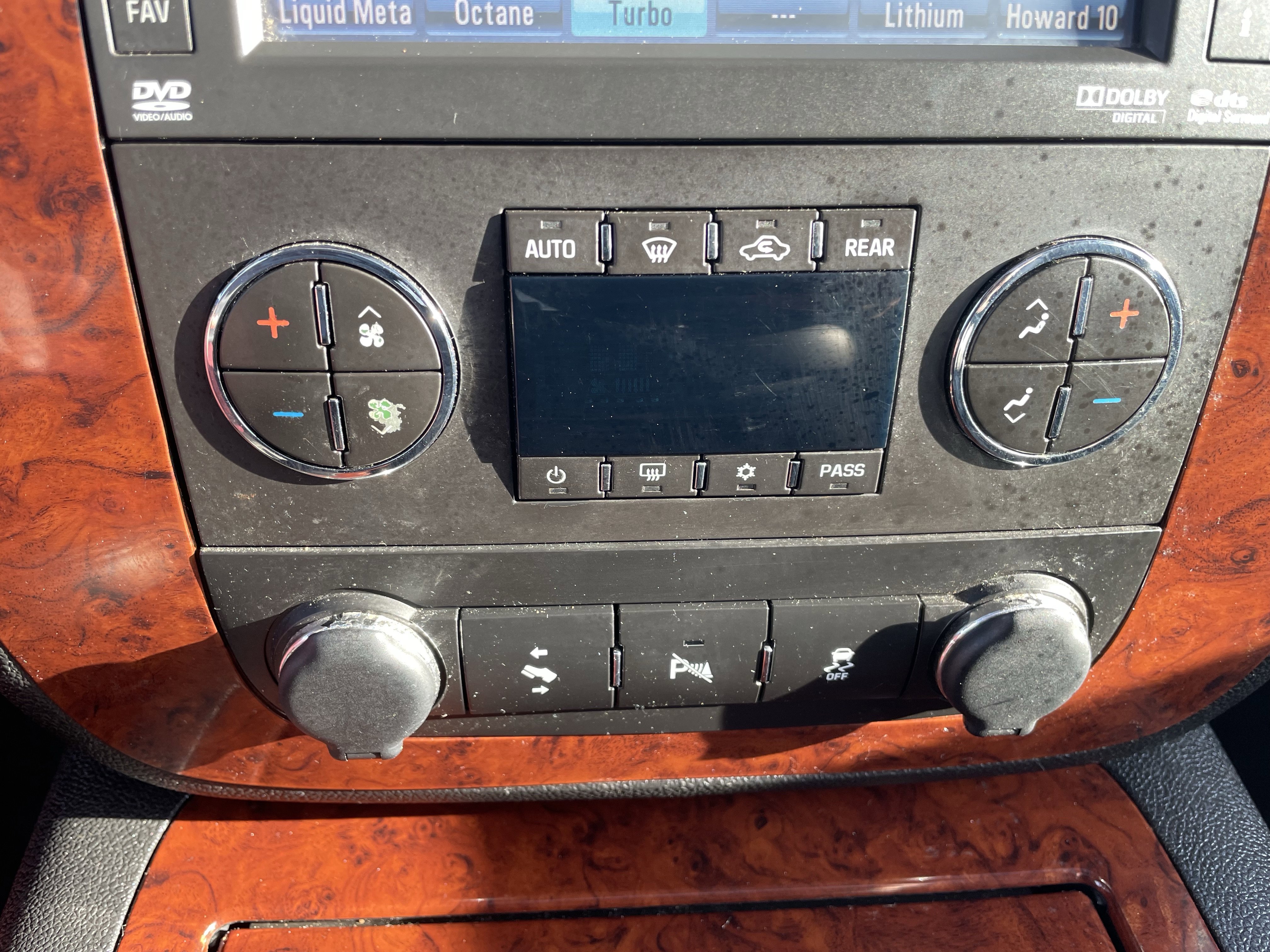 Used 2014 Chevrolet Tahoe LTZ AWD/4WD image 22