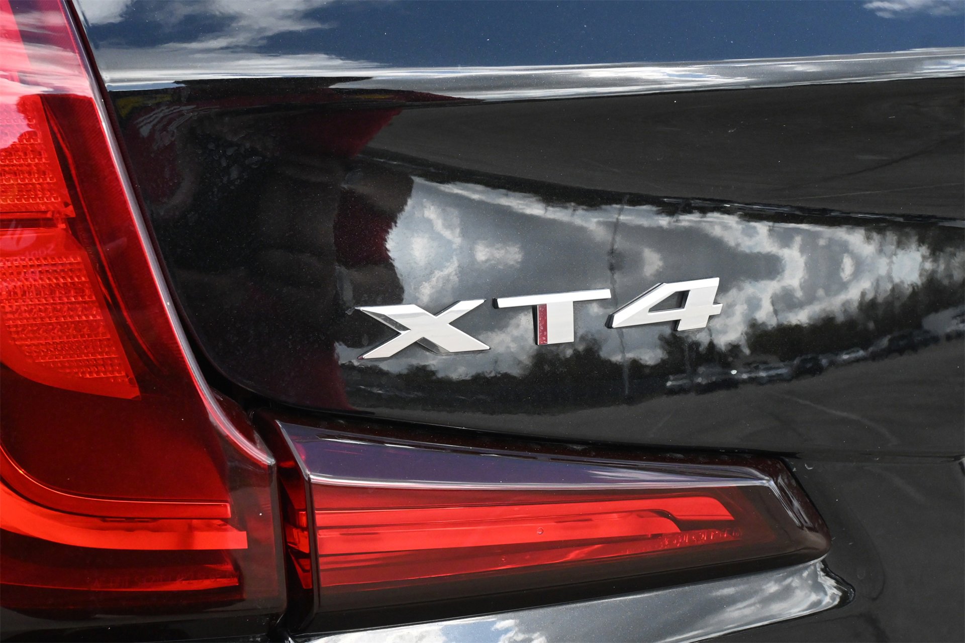 Certified 2023 Cadillac XT4 Luxury w/ Cold Weather Package image 21