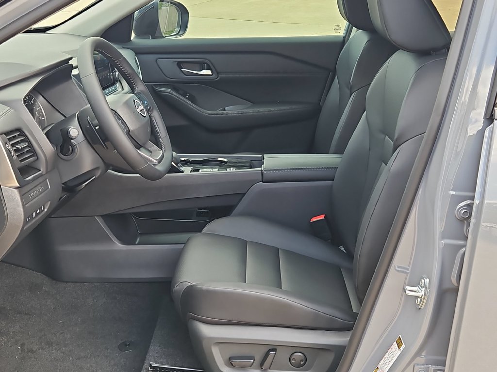 New 2027 Nissan Rogue Dark Armor FWD image 11