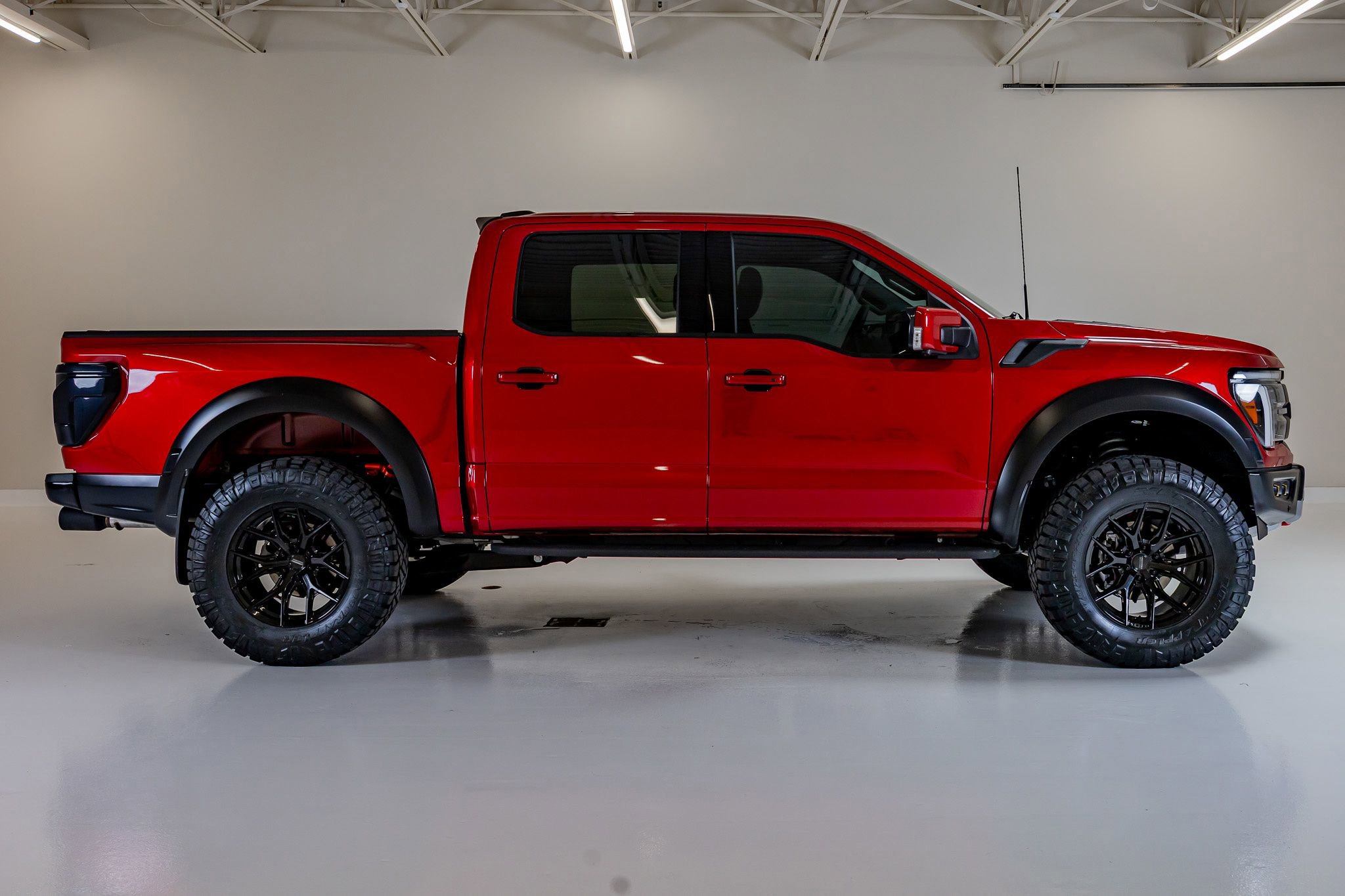 Used 2025 Ford F150 Raptor AWD/4WD image 11