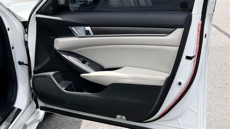 Used 2018 Honda Accord Touring image 34