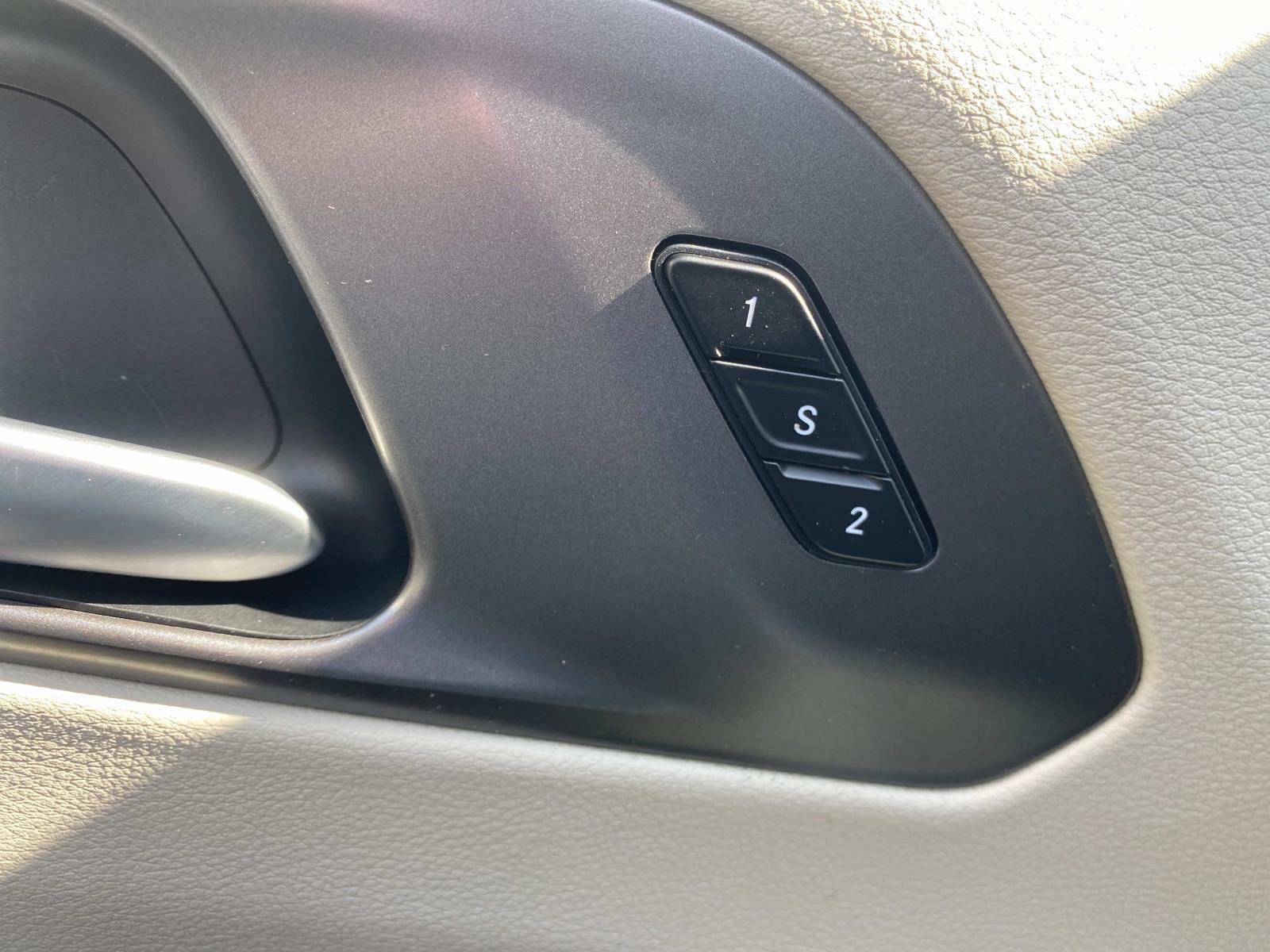 Certified 2024 Chrysler Pacifica Touring-L image 20