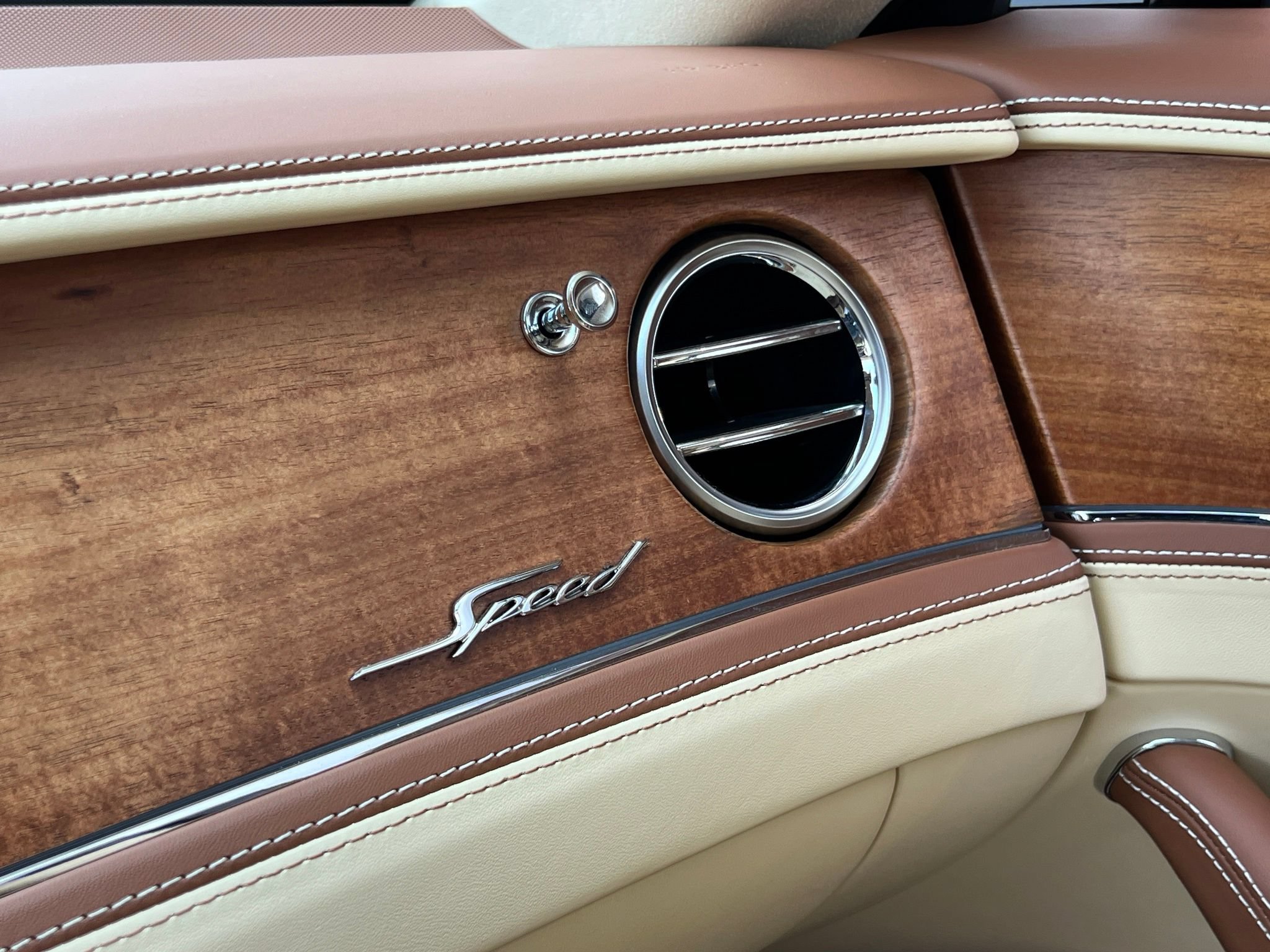 Used 2023 Bentley Flying Spur W12 AWD/4WD image 35